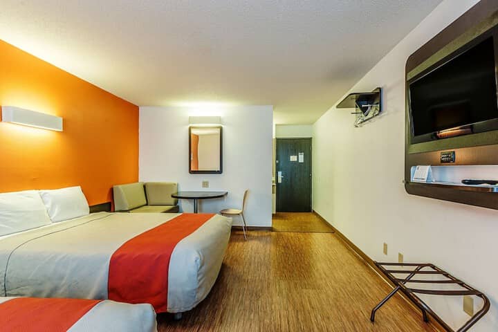 Room 10 of 42