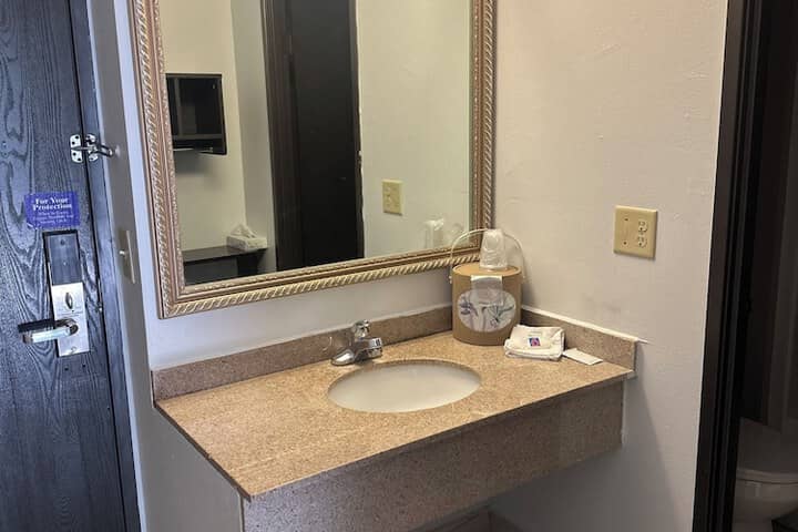 Room 25 of 42